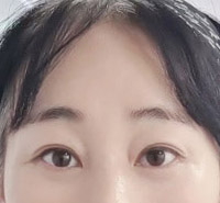 젊어 보인다고 많이 듣네요~^^